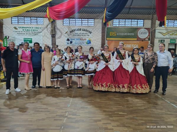 Coqueiros do Sul conhece a nova Corte de Soberanas durante o 40º Festival do Imigrante